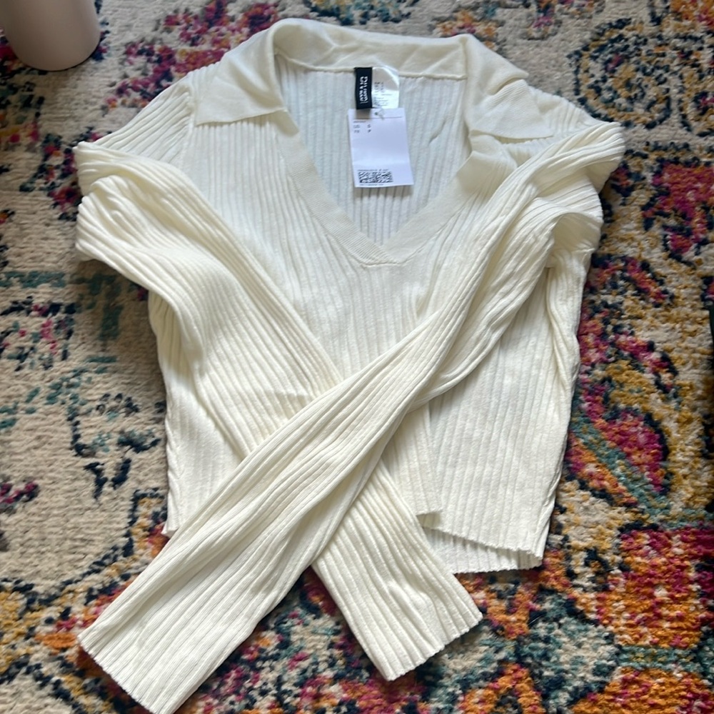 White crop top with collar for sale!
